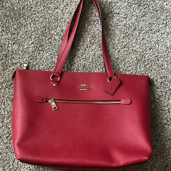 COACH red bag NEVER USED - Picture 1 of 2